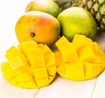 Mango, pineapple and kale juice recipe